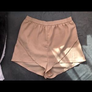 Tobi high waisted nude scalloped shorts